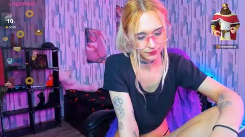 Snapshot of elli_26 chatting on February 26, 11:30 am Ellie online show from February 26, 11:30 am