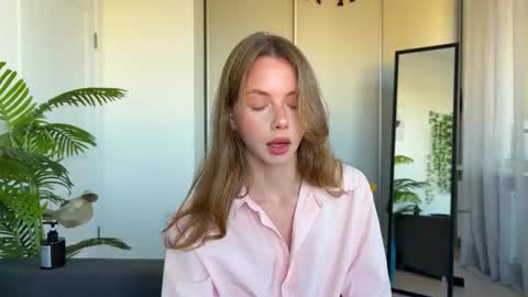 Snapshot of elli_harmon chatting on September 29, 12:32 pm Ellie  --- Ill see you either on Friday or Saturday and definitely on Sunday  online show from September 29, 12:32 pm