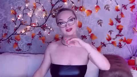 Snapshot of ellianareese chatting on October 15, 5:18 am Elliana online show from October 15, 5:18 am