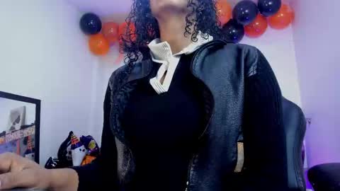 Snapshot of ellie_alves chatting on November 3, 2:29 pm Ellie online show from November 3, 2:29 pm