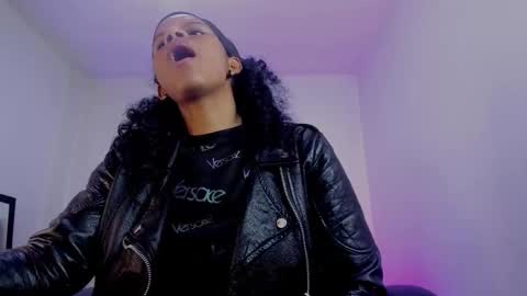 Snapshot of ellie_alves chatting on November 7, 1:11 pm Ellie online show from November 7, 1:11 pm