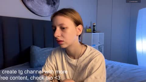 Snapshot of ellie_hollow chatting on October 29, 7:32 am Ellie online show from October 29, 7:32 am