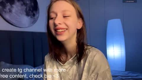 Snapshot of ellie_hollow chatting on November 1, 7:21 am Ellie online show from November 1, 7:21 am