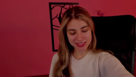 Snapshot of elliecutes chatting on December 21, 8:50 am elliecutes online show from December 21, 8:50 am