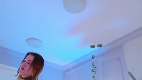 elliegarson__ online show from April 19, 5:01 pm