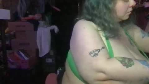 Ellie Louise online show from March 25, 8:04 pm