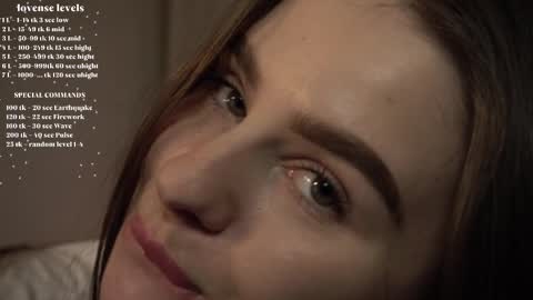 Snapshot of elliephant_ chatting on December 11, 1:49 pm just Emily online show from December 11, 1:49 pm