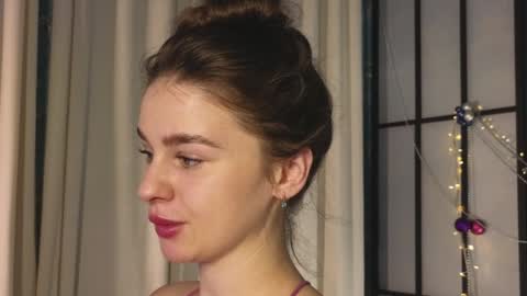 Snapshot of elliephant_ chatting on December 29, 12:45 pm just Emily online show from December 29, 12:45 pm