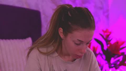 EllinaNuria online show from March 19, 4:38 am