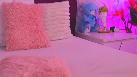 EllinaNuria online show from April 16, 5:08 am