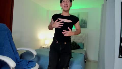 Elliot online show from January 8, 11:51 pm