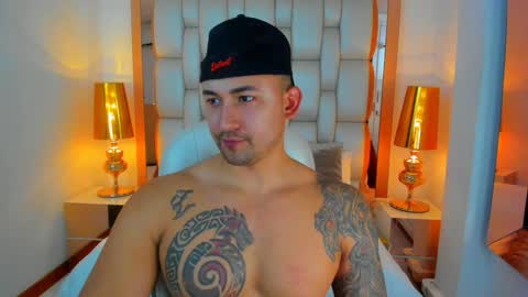 E L L I O T    V E L E Z online show from December 5, 8:33 pm