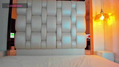 E L L I O T    V E L E Z online show from February 2, 3:28 pm