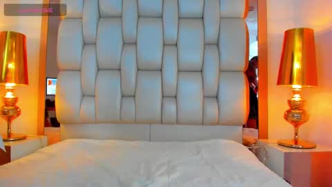 E L L I O T    V E L E Z online show from March 4, 11:54 pm