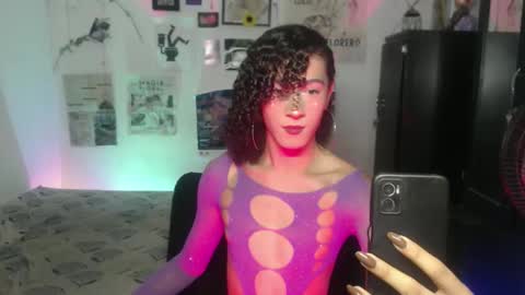 Snapshot of ellis_flowers chatting on November 11, 12:10 am . online show from November 11, 12:10 am