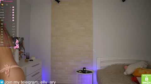 Snapshot of elly_ary chatting on October 21, 5:35 pm elly_ary online show from October 21, 5:35 pm