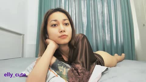 Snapshot of elly_cute_ chatting on November 5, 10:15 am Elly Cute online show from November 5, 10:15 am