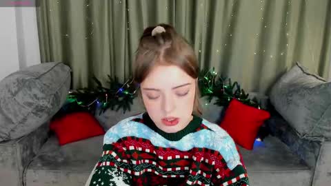 Snapshot of ellyford chatting on December 8, 5:22 pm Elly online show from December 8, 5:22 pm