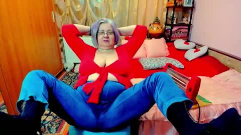 Snapshot of ellyhot53 chatting on December 26, 12:14 am ellyhot53 online show from December 26, 12:14 am