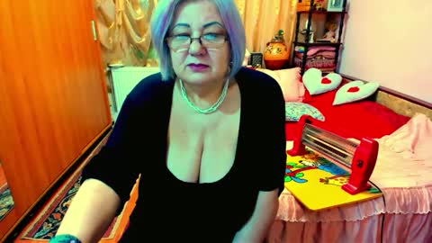 Snapshot of ellyhot53 chatting on January 2, 2:46 pm ellyhot53 online show from January 2, 2:46 pm