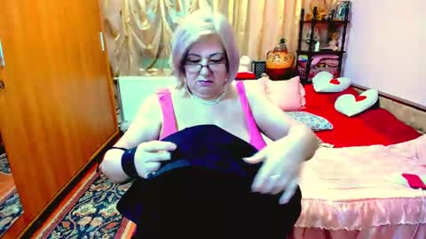 Snapshot of ellyhot53 chatting on February 26, 3:52 pm ellyhot53 online show from February 26, 3:52 pm