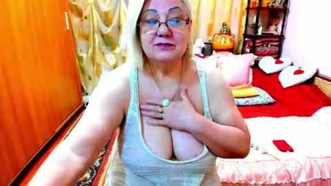 Snapshot of ellyhot53 chatting on October 5, 3:54 pm ellyhot53 online show from October 5, 3:54 pm