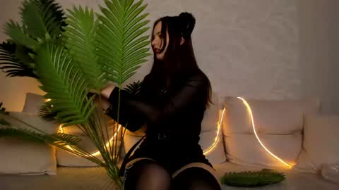 ellymoneyz online show from April 30, 3:40 pm