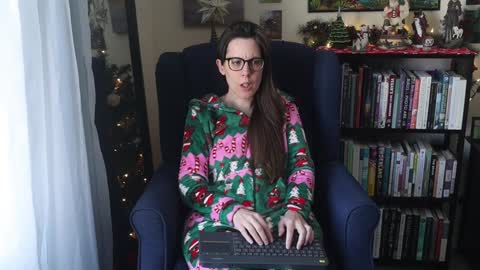 Snapshot of ellynaomi chatting on December 21, 7:16 pm Elly Naomi online show from December 21, 7:16 pm