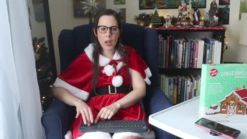 Snapshot of ellynaomi chatting on December 22, 4:27 pm Elly Naomi online show from December 22, 4:27 pm