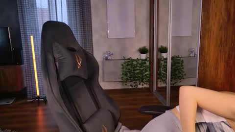 Elly online show from November 4, 3:05 am