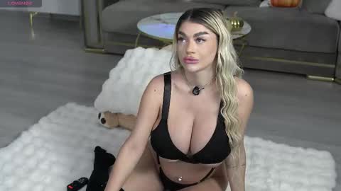 Elly online show from October 13, 5:02 pm