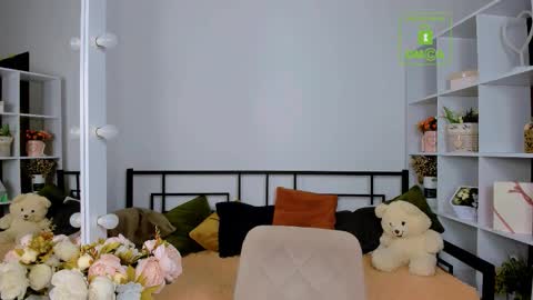 Snapshot of elma_lily chatting on December 1, 7:02 am elma_lily online show from December 1, 7:02 am