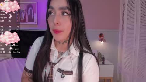 Elodie  online show from March 14, 12:21 pm