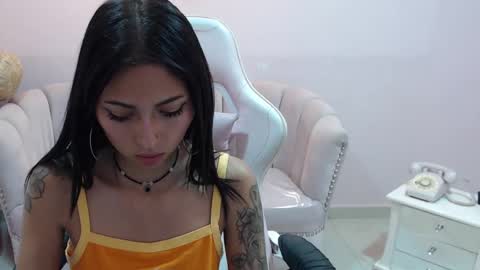 Snapshot of elody_a chatting on February 5, 3:23 am Elody online show from February 5, 3:23 am