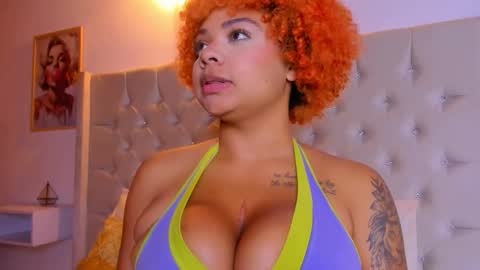 Snapshot of eloisa_cleavage_ chatting on October 15, 10:04 am Maya online show from October 15, 10:04 am