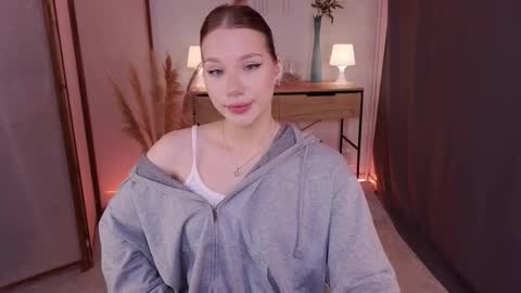 Snapshot of eloise_meyy chatting on September 19, 5:02 pm ELOISE ALICE online show from September 19, 5:02 pm