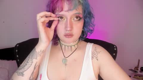 Snapshot of eloisee_ chatting on October 22, 5:08 am Eloise . online show from October 22, 5:08 am