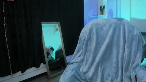 Snapshot of eloisee_ chatting on November 4, 4:33 am Eloise . online show from November 4, 4:33 am