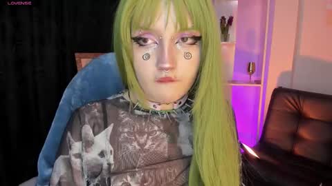 Snapshot of eloisee_ chatting on November 7, 4:45 am Eloise . online show from November 7, 4:45 am