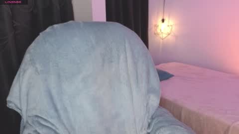 Snapshot of eloisee_ chatting on November 13, 5:17 am Eloise . online show from November 13, 5:17 am