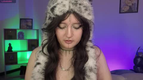 Snapshot of eloisee_ chatting on December 5, 9:29 am Eloise . online show from December 5, 9:29 am