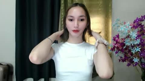 Snapshot of elora_charming chatting on January 13, 11:27 pm elora_charming online show from January 13, 11:27 pm