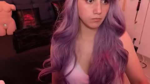 elowen_halley1 online show from October 31, 8:32 pm