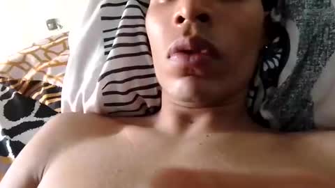 Snapshot of elreyto chatting on January 1, 5:44 pm elreyto online show from January 1, 5:44 pm