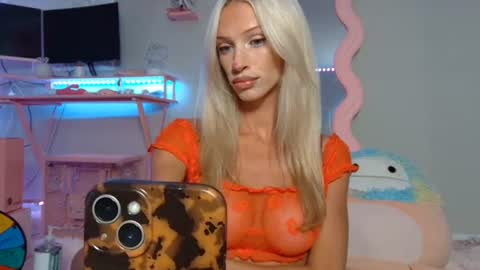 Snapshot of elsa_may chatting on July 27, 1:56 am elsa_may online show from July 27, 1:56 am