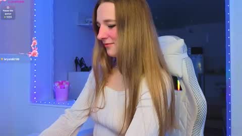 Snapshot of elsa_sweett chatting on March 3, 5:35 am Elsa online show from March 3, 5:35 am