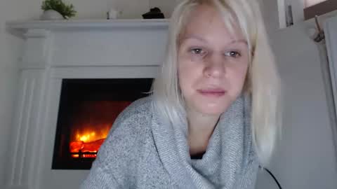 Snapshot of elssa_rush chatting on October 13, 4:56 am elssa_rush online show from October 13, 4:56 am