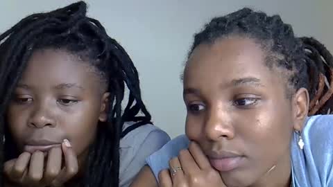 Snapshot of elvier_pretty chatting on November 1, 7:05 pm flo online show from November 1, 7:05 pm