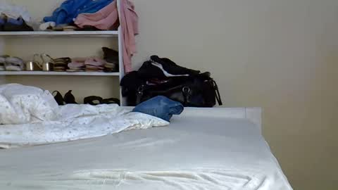 Snapshot of elvier_pretty chatting on November 7, 9:09 am flo online show from November 7, 9:09 am