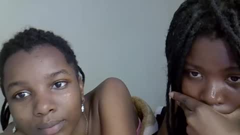 Snapshot of elvier_pretty chatting on November 14, 10:25 am flo online show from November 14, 10:25 am